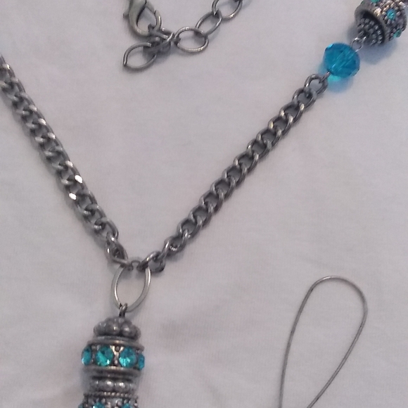 Woman's Necklace and Earring Set Aqua Blue Chrystals Silver Tone - Picture 6 of 7